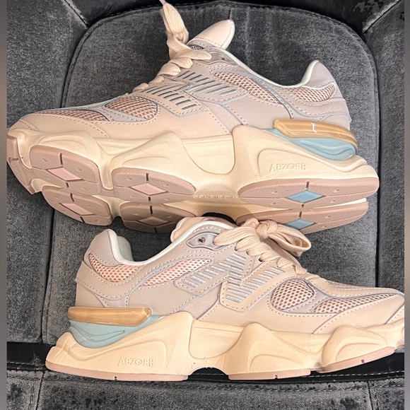 WOMEN’S New Balance 9060 Ivory Cream Pink Sand - Picture 9 of 10